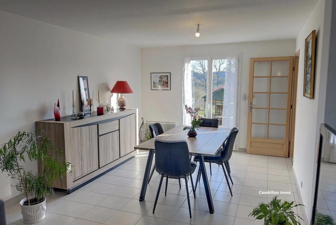 Maison familiale de 3 chambres à Bourganeuf avec garage et grand terrain 