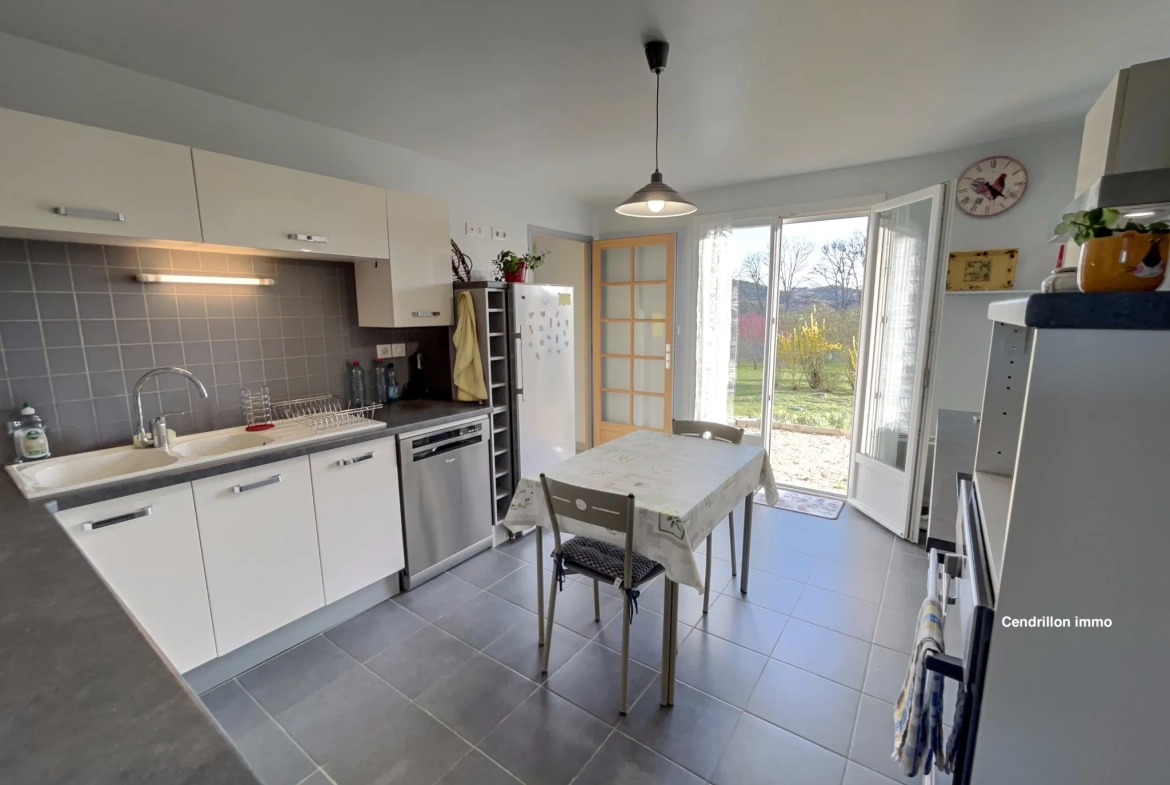 Maison familiale de 3 chambres à Bourganeuf avec garage et grand terrain 