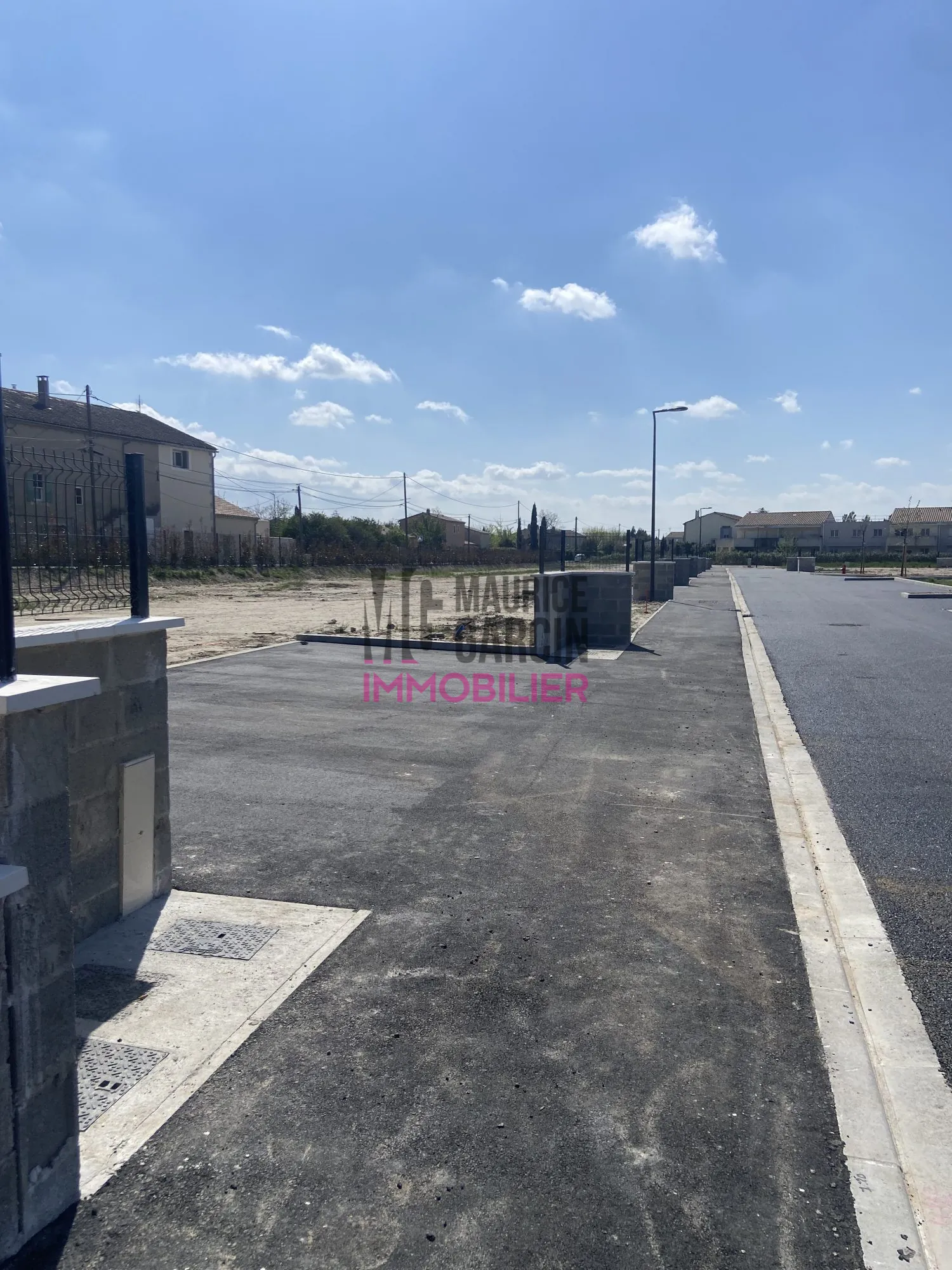 Terrain constructible à Châteaurenard, parcelles viabilisées et libres de constructeur 