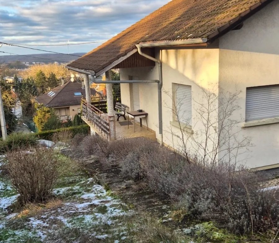 Maison à Oeting de 148 m² avec jardin, garage et proches axes routiers 