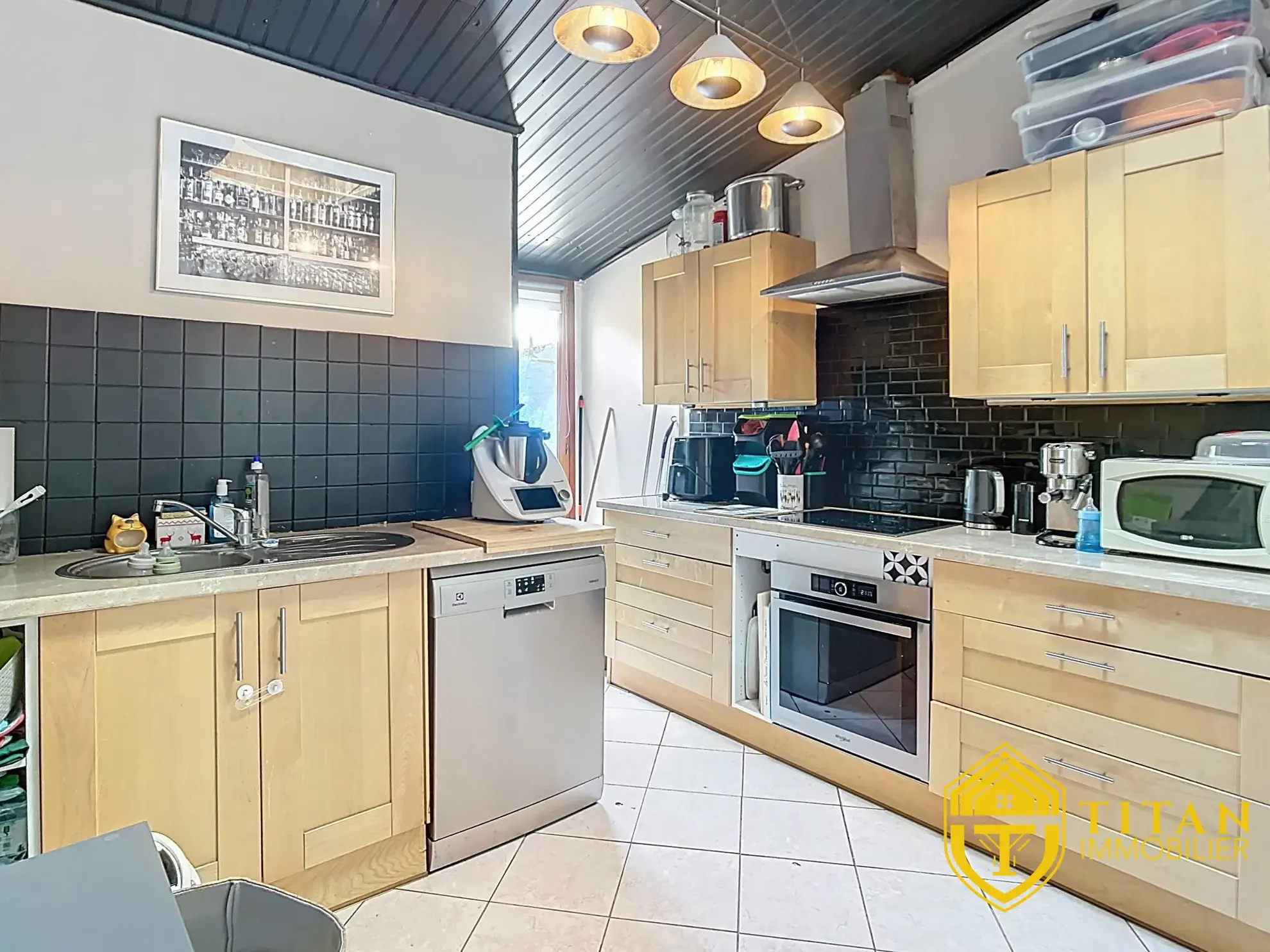  Maison, deux chambres, grand jardin, Faubourg de Cassel - Titan Immobilier Maison 4 pièces rénovée à Socx, 90,6 m², au prix de 179 900 € 