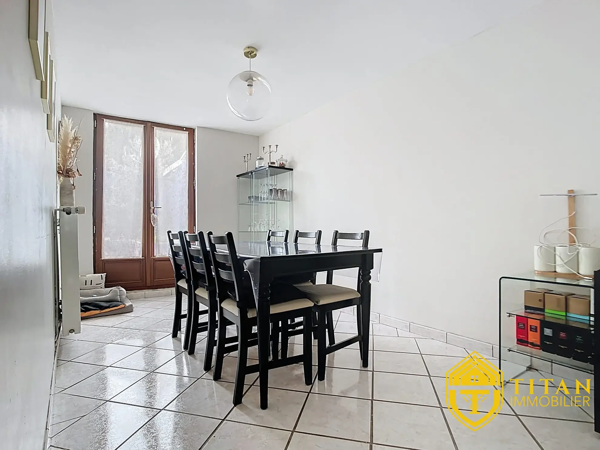  Maison, deux chambres, grand jardin, Faubourg de Cassel - Titan Immobilier Maison 4 pièces rénovée à Socx, 90,6 m², au prix de 179 900 € 