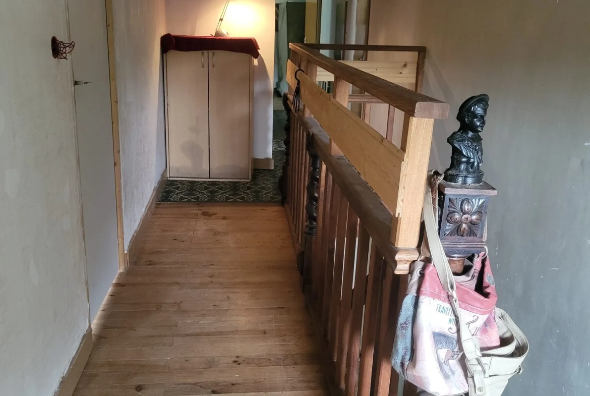 Belle maison à rénover avec grand terrain à Courpignac en campagne 
