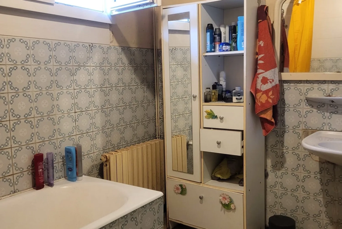Belle maison à rénover avec grand terrain à Courpignac en campagne 
