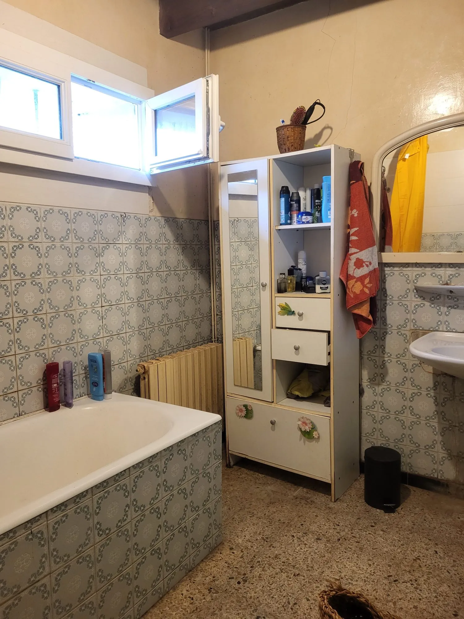 Belle maison à rénover avec grand terrain à Courpignac en campagne 