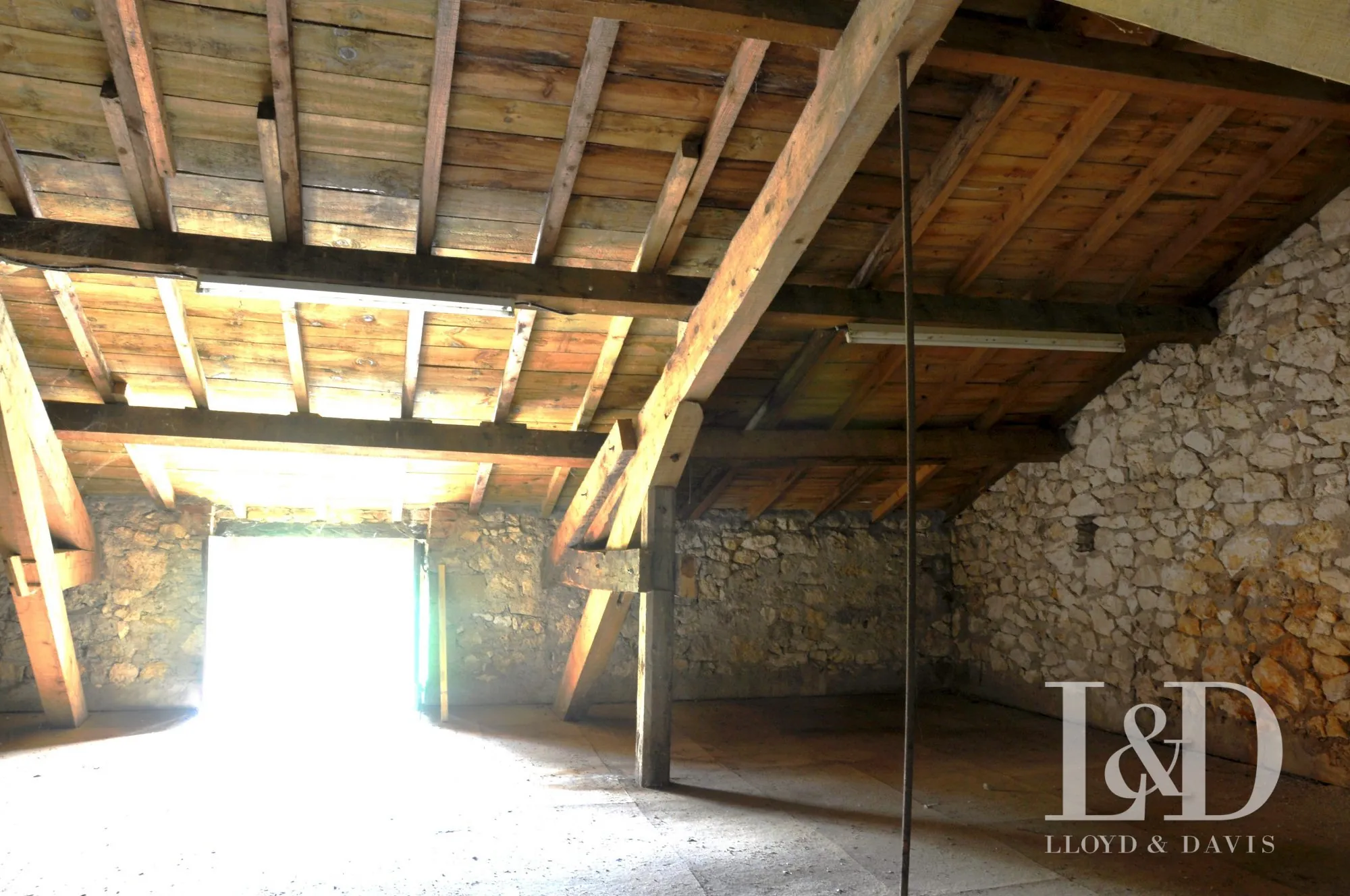 Grand garage avec espace de stockage à Cestayrols, village médiéval 