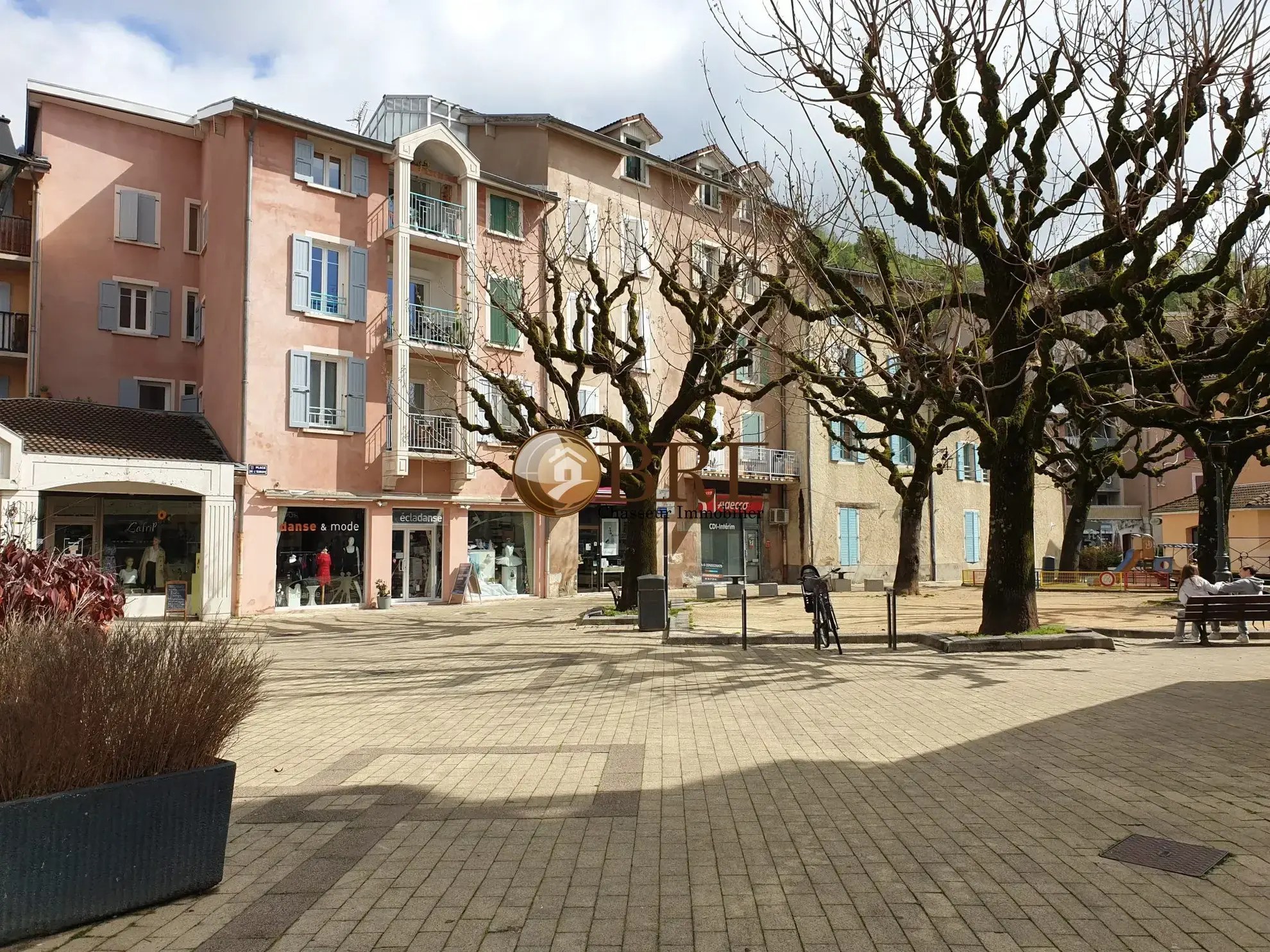 Location ou achat de droit au bail pour local commercial à Voiron 