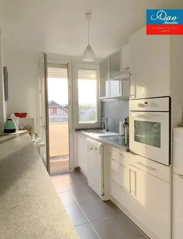 Appartement 2 pièces de 46 m² à Sainte Savine, proche commerces, avec parking 