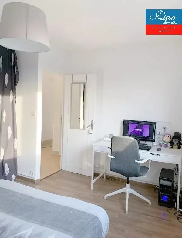 Appartement 2 pièces de 46 m² à Sainte Savine, proche commerces, avec parking 