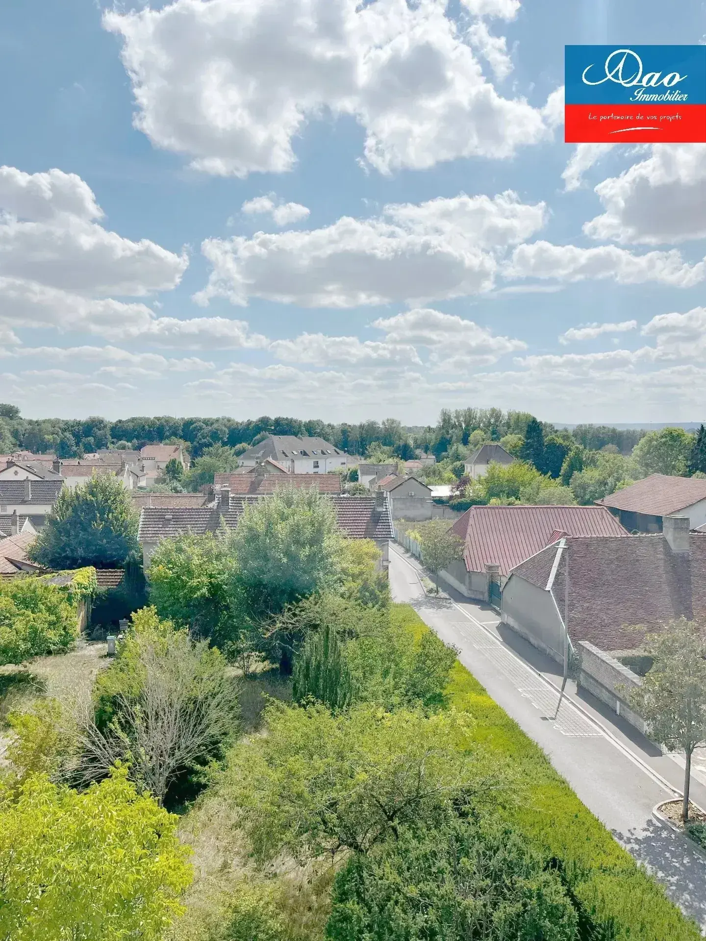 Appartement 2 pièces de 46 m² à Sainte Savine, proche commerces, avec parking 