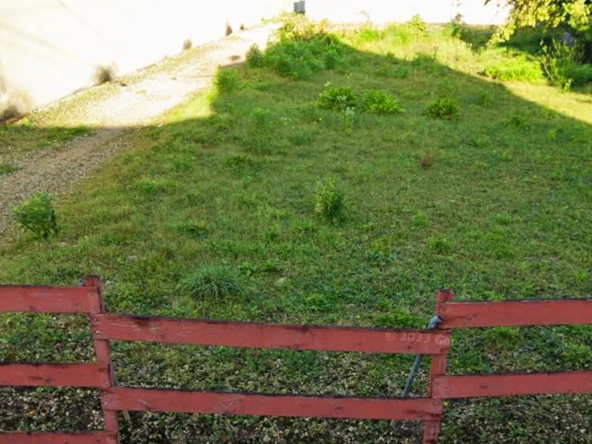 Lot de 3 garages avec terrain à Bar-sur-Aube, investissement rentable
