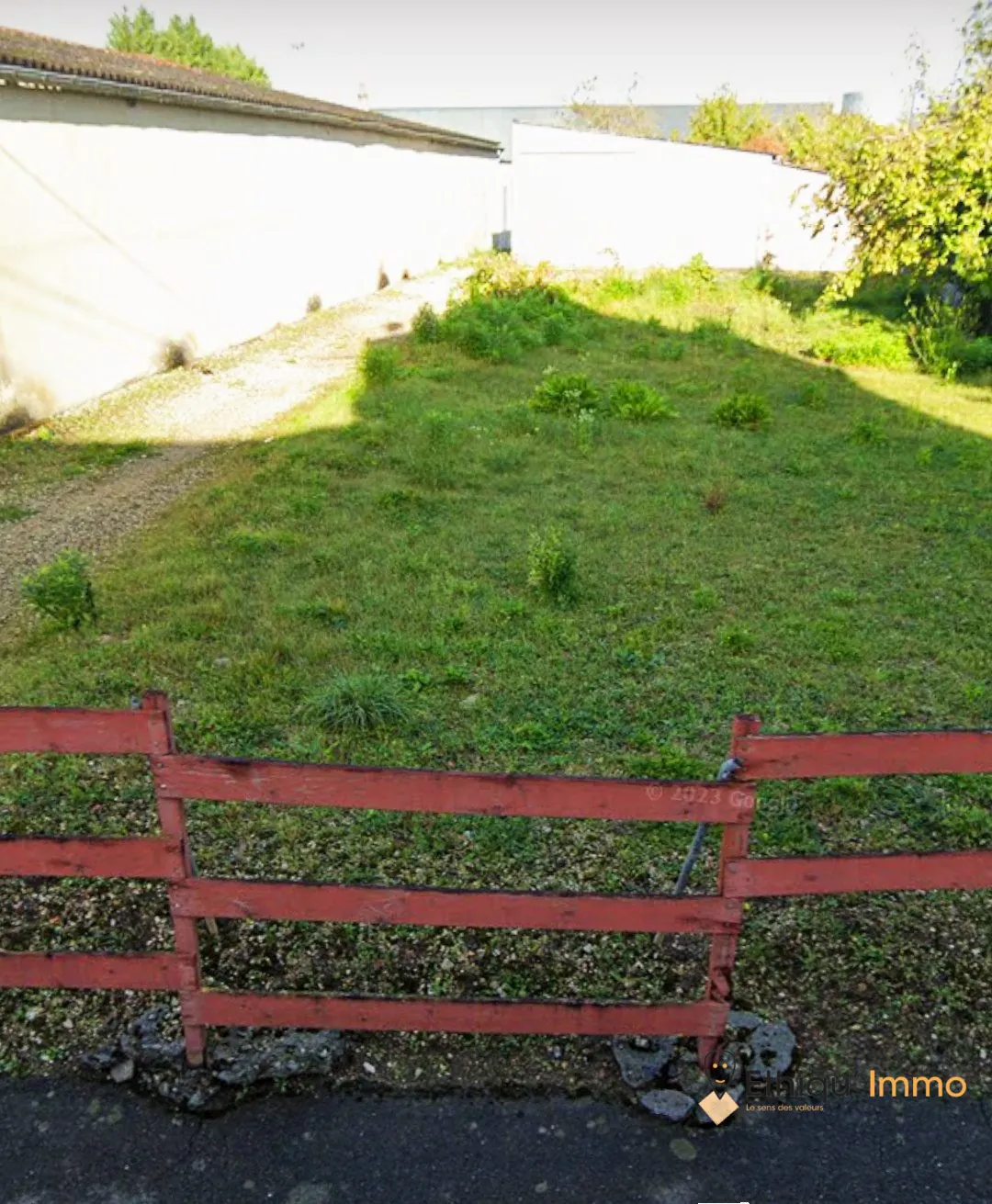 Lot de 3 garages avec terrain à Bar-sur-Aube, investissement rentable 