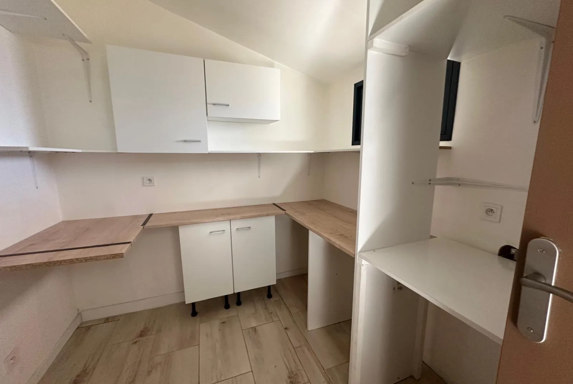 Maison rénovée de 86,73 m² avec jardins et garage à Grazaille, Carcassonne 