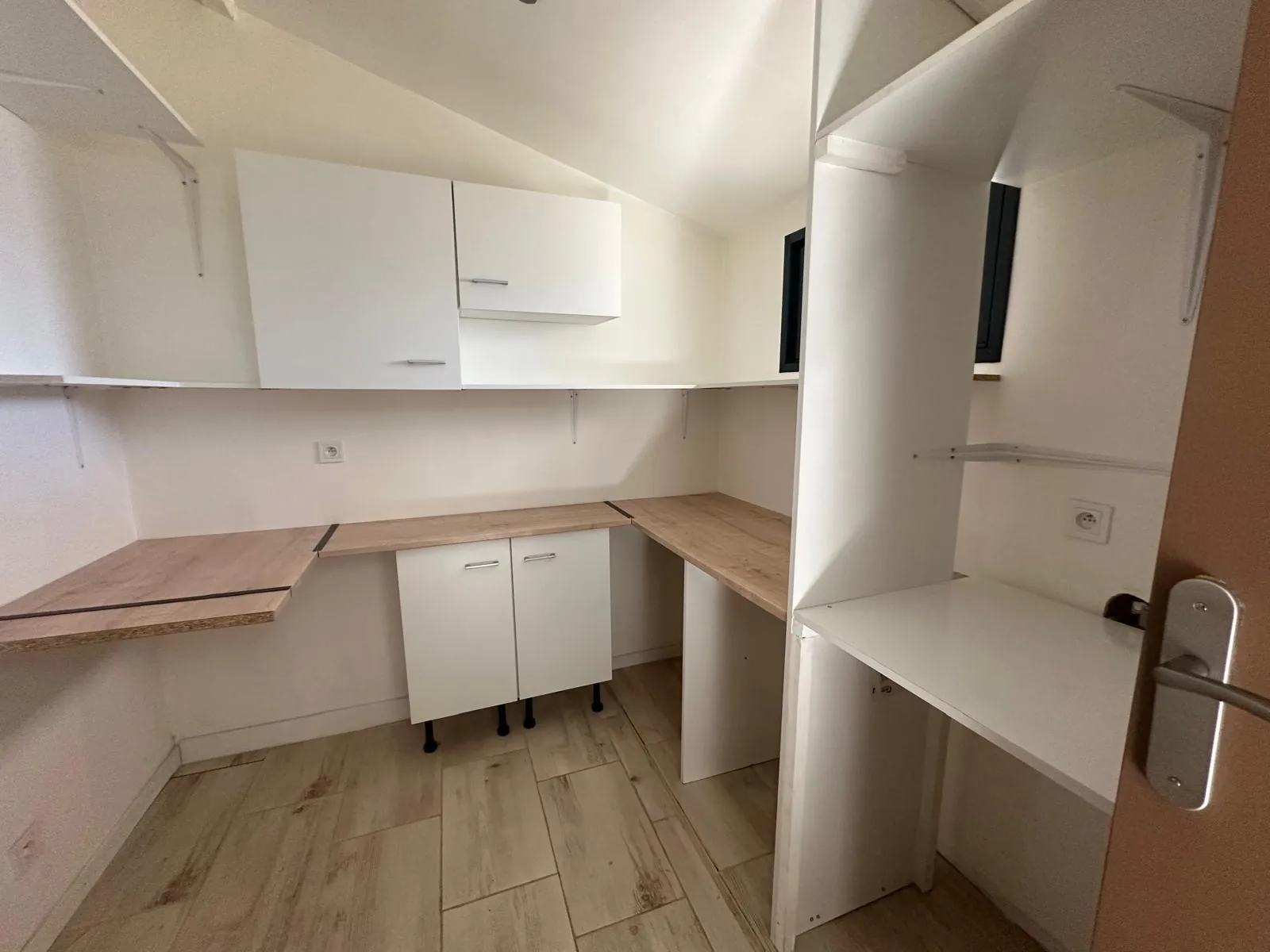 Maison rénovée de 86,73 m² avec jardins et garage à Grazaille, Carcassonne 
