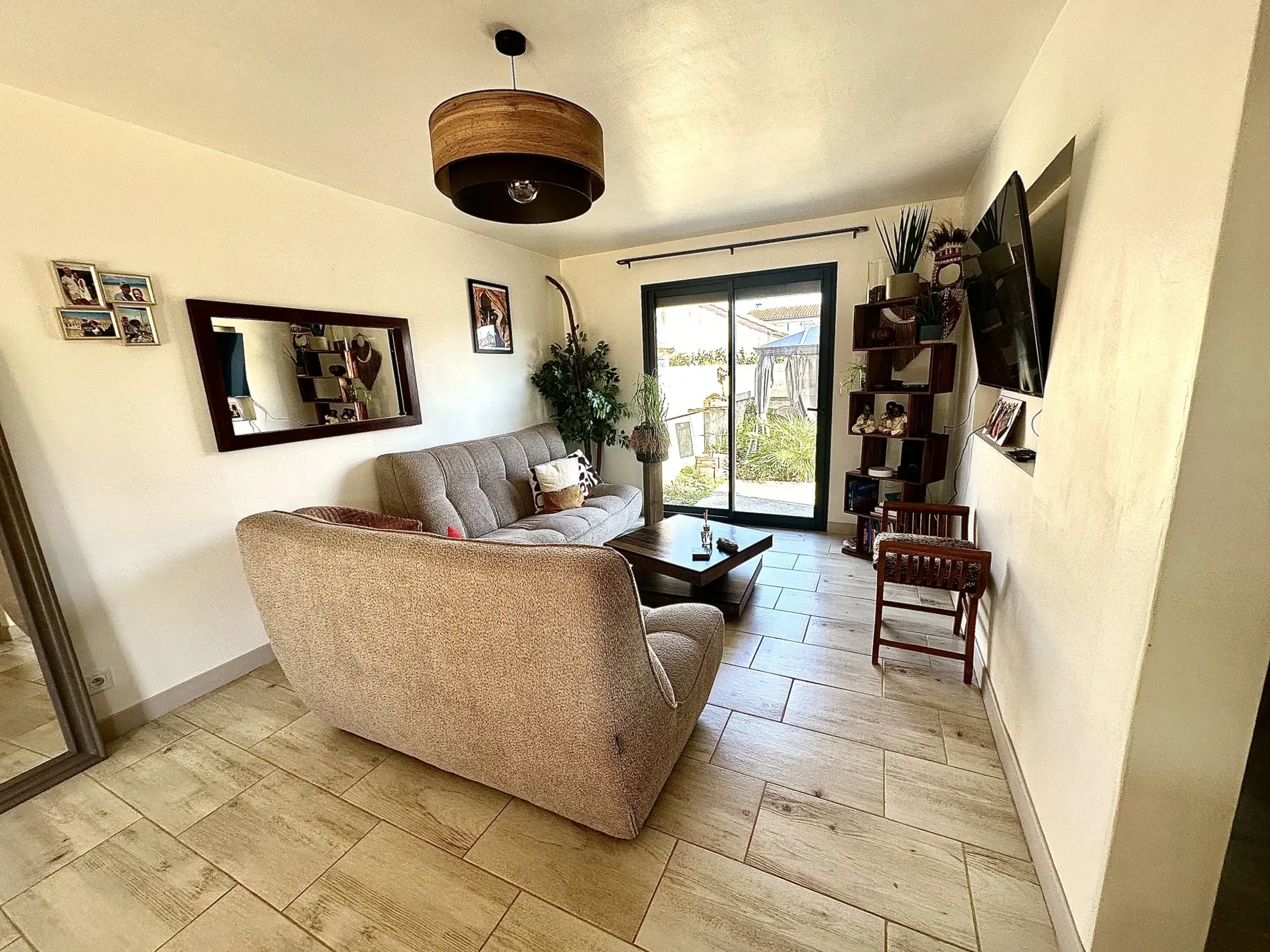 Maison rénovée de 86,73 m² avec jardins et garage à Grazaille, Carcassonne 