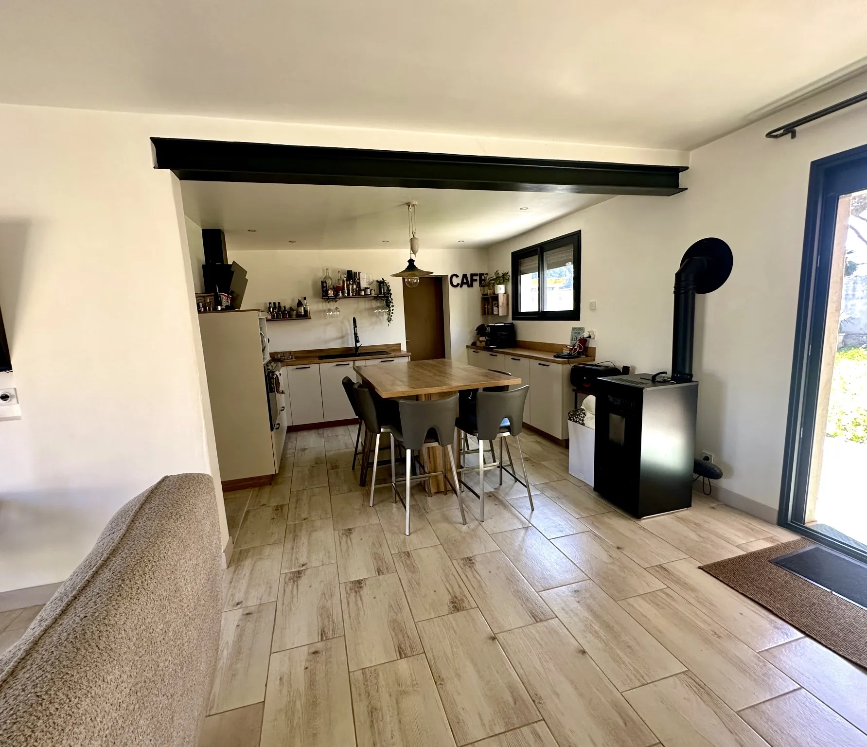 Maison rénovée de 86,73 m² avec jardins et garage à Grazaille, Carcassonne 