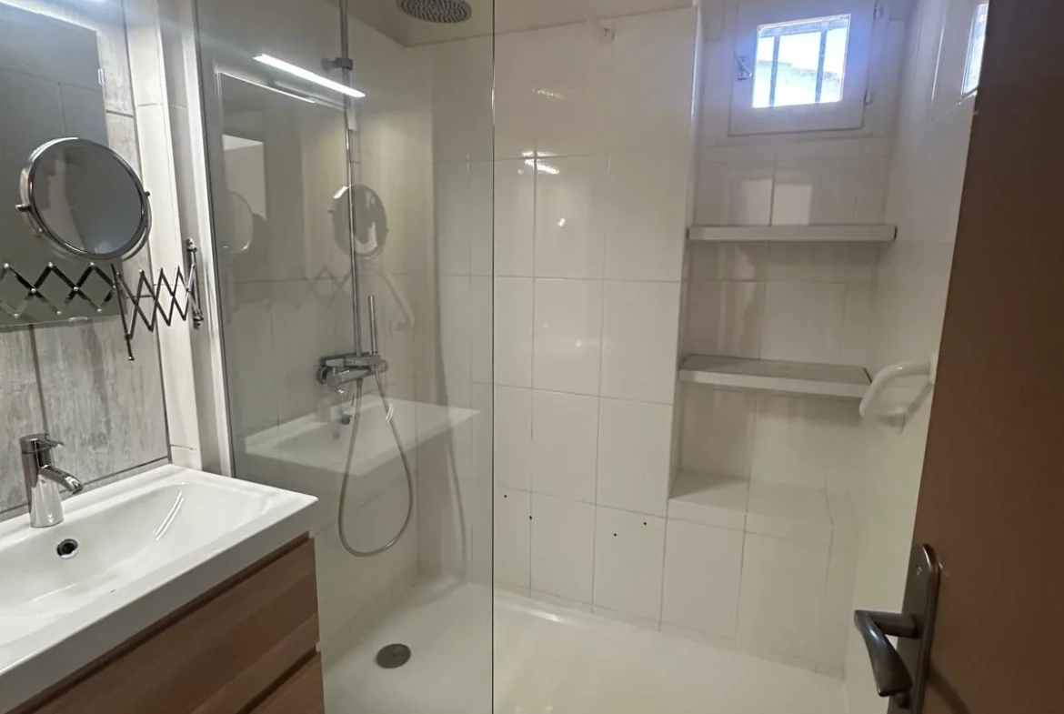 Maison rénovée de 86,73 m² avec jardins et garage à Grazaille, Carcassonne 