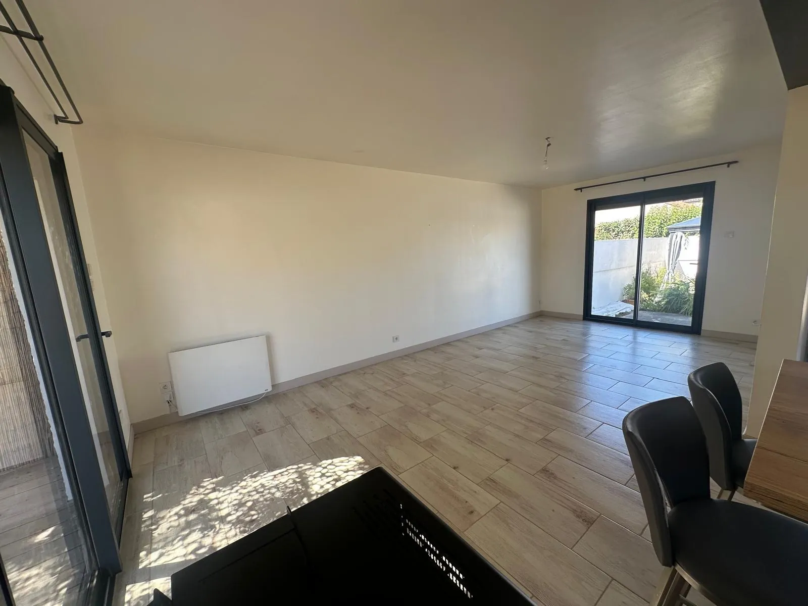 Maison rénovée de 86,73 m² avec jardins et garage à Grazaille, Carcassonne 