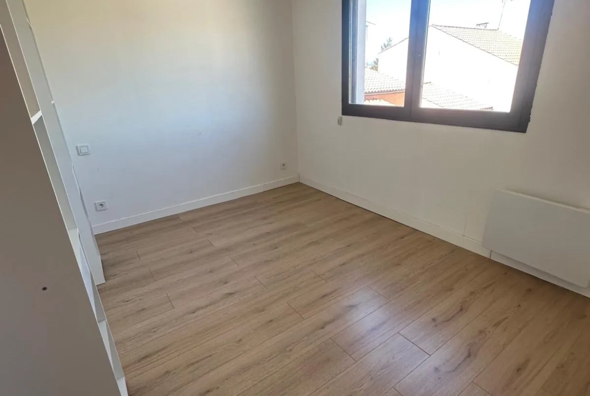 Maison rénovée de 86,73 m² avec jardins et garage à Grazaille, Carcassonne 