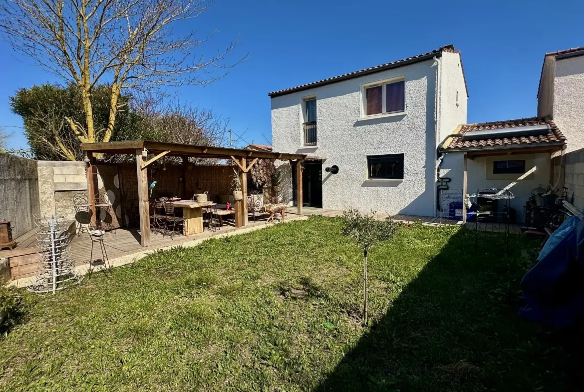 Maison rénovée de 86,73 m² avec jardins et garage à Grazaille, Carcassonne 