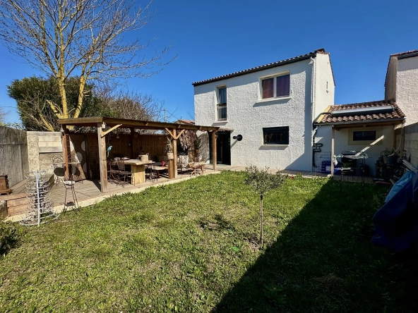 Maison rénovée de 86,73 m² avec jardins et garage à Grazaille, Carcassonne