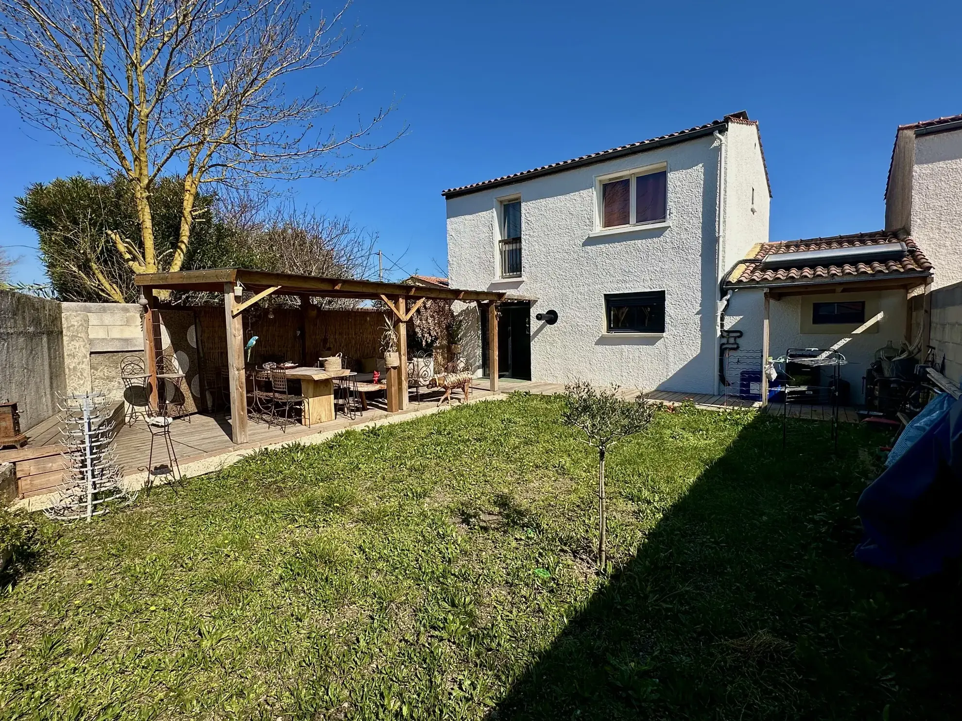 Maison rénovée de 86,73 m² avec jardins et garage à Grazaille, Carcassonne 