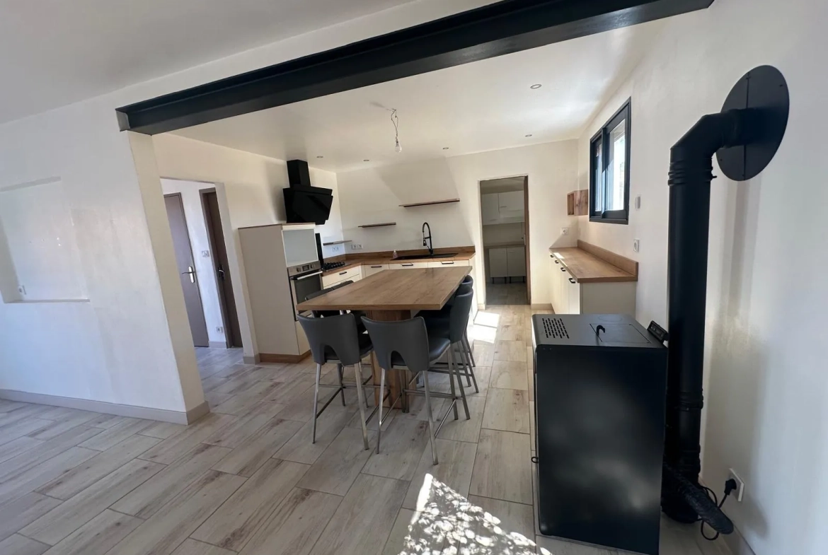 Maison rénovée de 86,73 m² avec jardins et garage à Grazaille, Carcassonne 