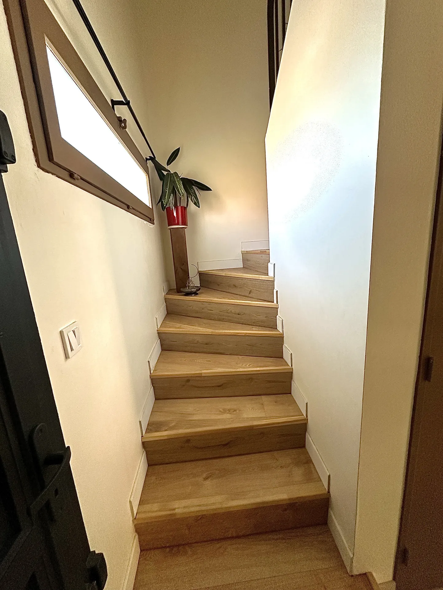Maison rénovée de 86,73 m² avec jardins et garage à Grazaille, Carcassonne 