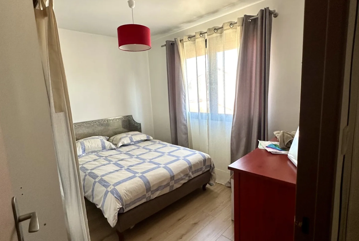 Maison rénovée de 86,73 m² avec jardins et garage à Grazaille, Carcassonne 