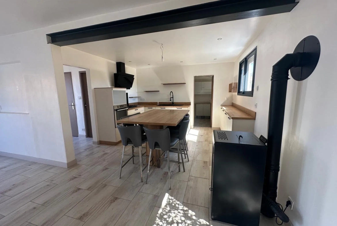 Maison rénovée de 86,73 m² avec jardins et garage à Grazaille, Carcassonne 