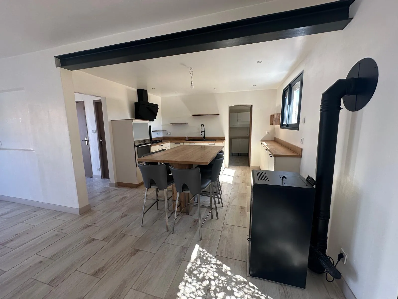 Maison rénovée de 86,73 m² avec jardins et garage à Grazaille, Carcassonne 