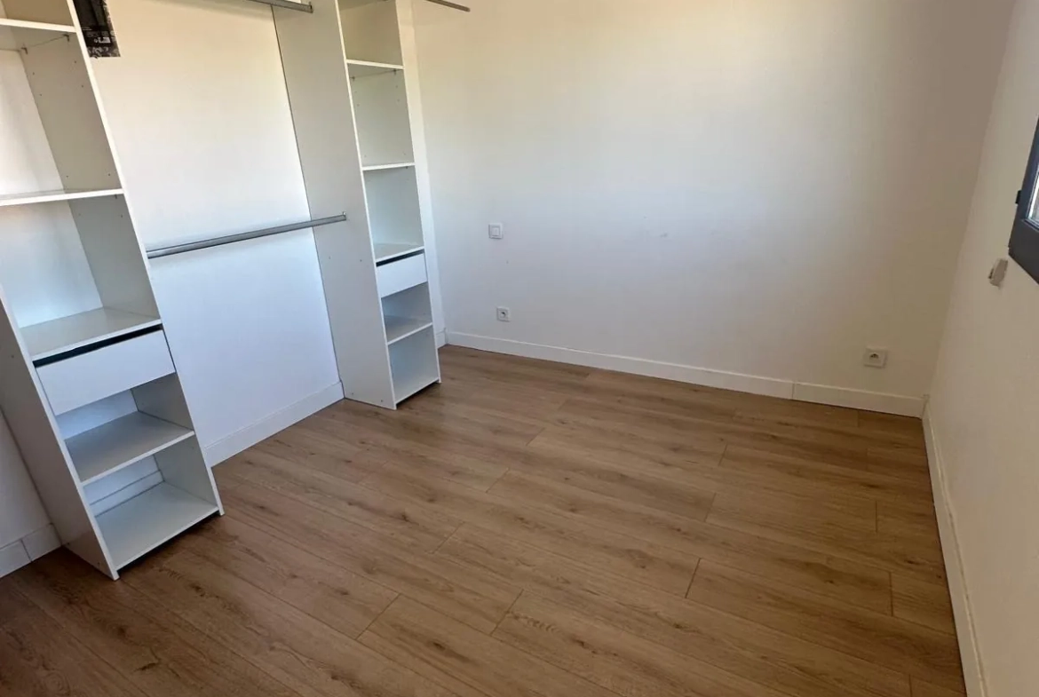 Maison rénovée de 86,73 m² avec jardins et garage à Grazaille, Carcassonne 