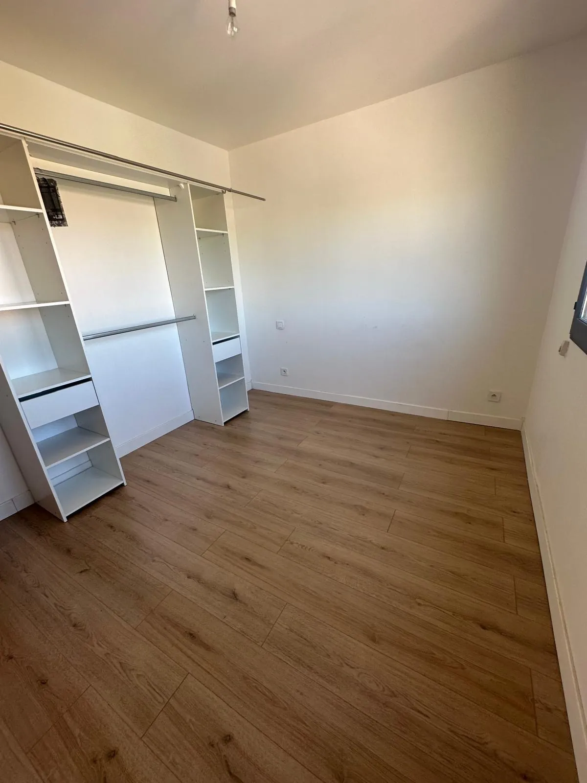 Maison rénovée de 86,73 m² avec jardins et garage à Grazaille, Carcassonne 