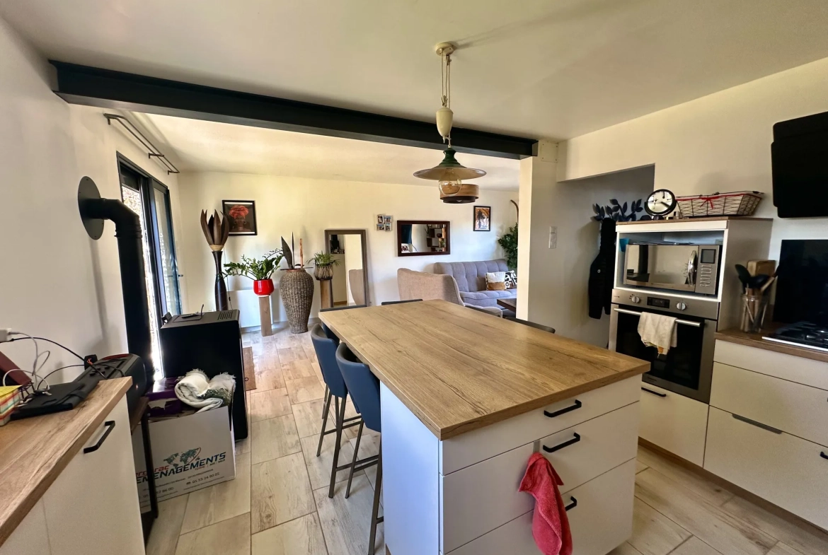 Maison rénovée de 86,73 m² avec jardins et garage à Grazaille, Carcassonne 