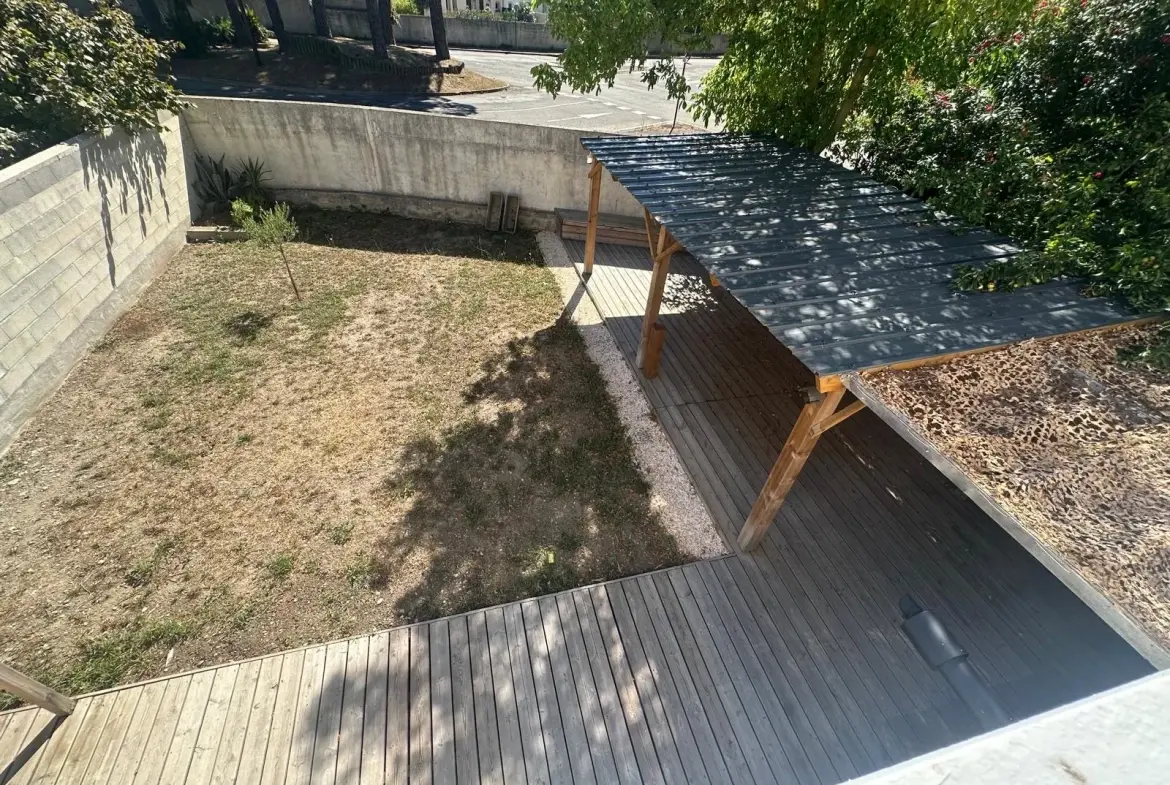 Maison rénovée de 86,73 m² avec jardins et garage à Grazaille, Carcassonne 