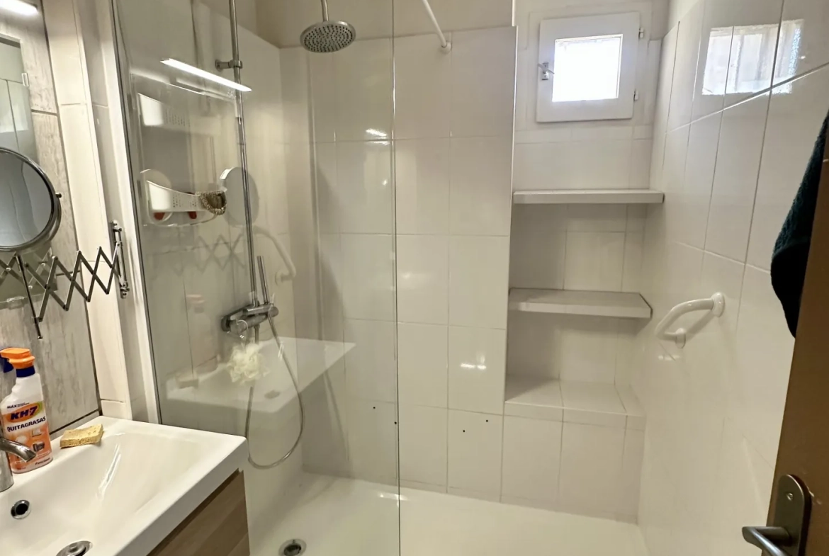 Maison rénovée de 86,73 m² avec jardins et garage à Grazaille, Carcassonne 