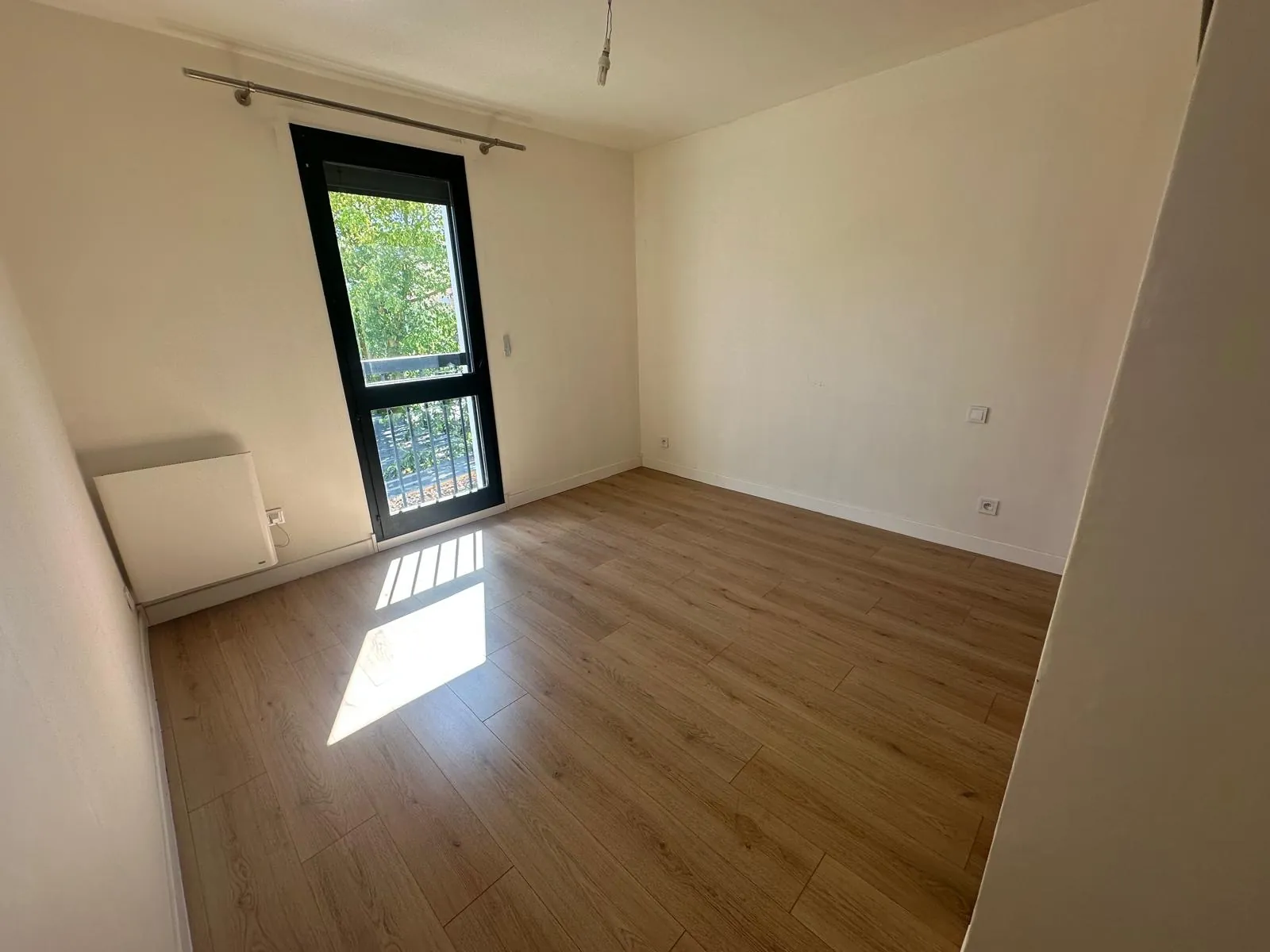 Maison rénovée de 86,73 m² avec jardins et garage à Grazaille, Carcassonne 