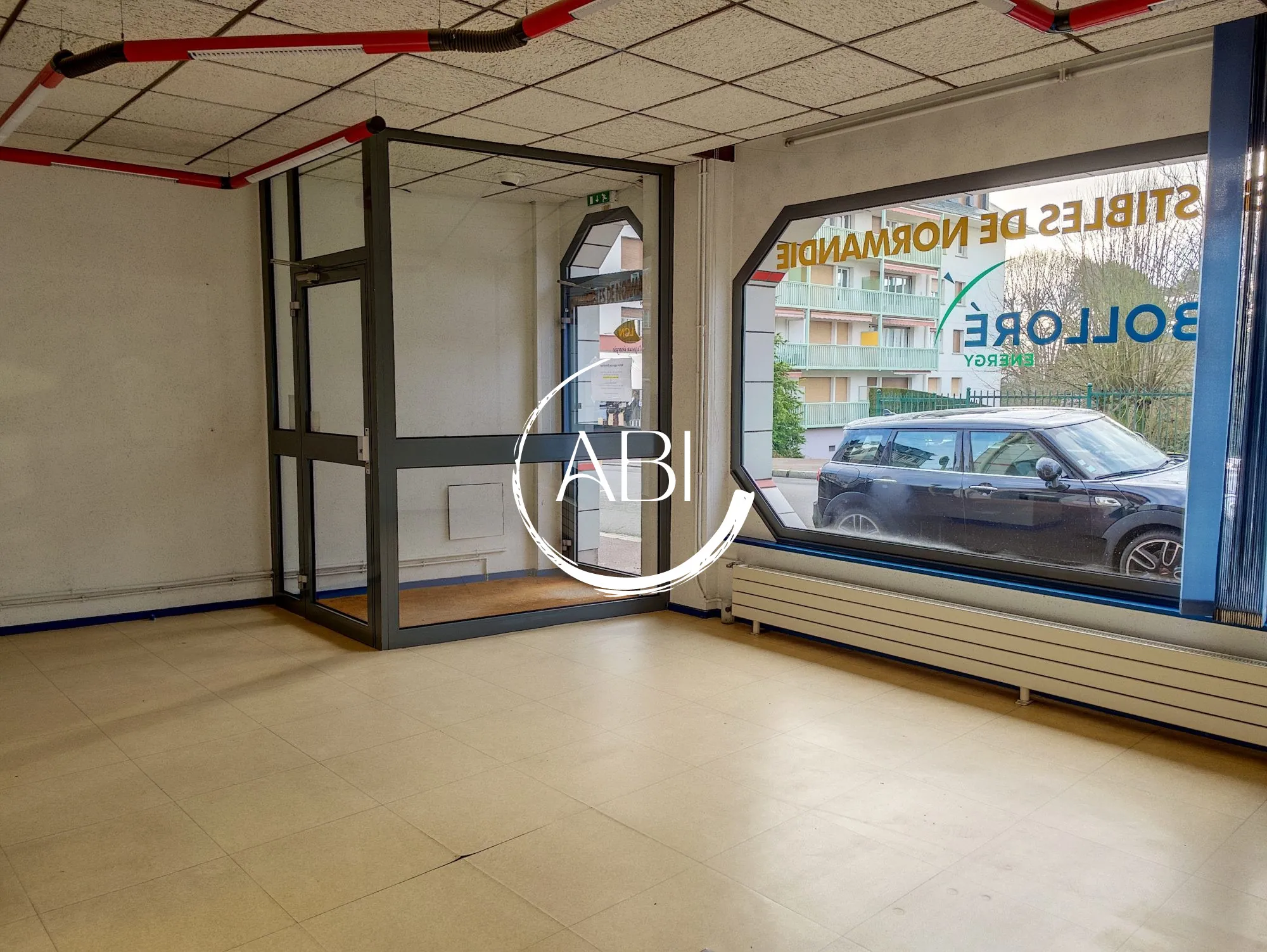 Local commercial de 60 m² à Bagnoles-de-l'Orne – Emplacement stratégique et parking gratuit 