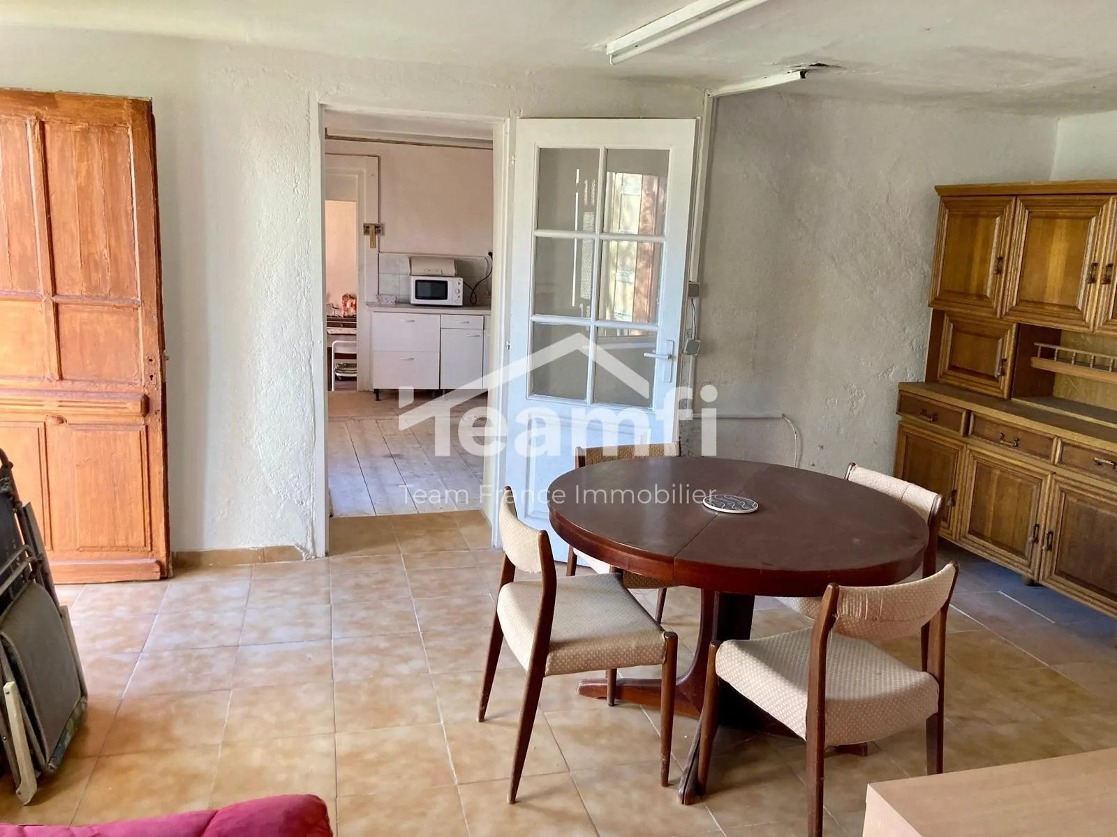 Maison à rénover avec 4 chambres et jardin à Arconsat 