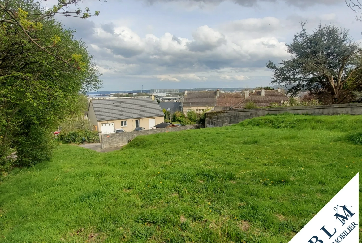 Terrain constructible de 739 m² à Equeurdreville-Hainneville 