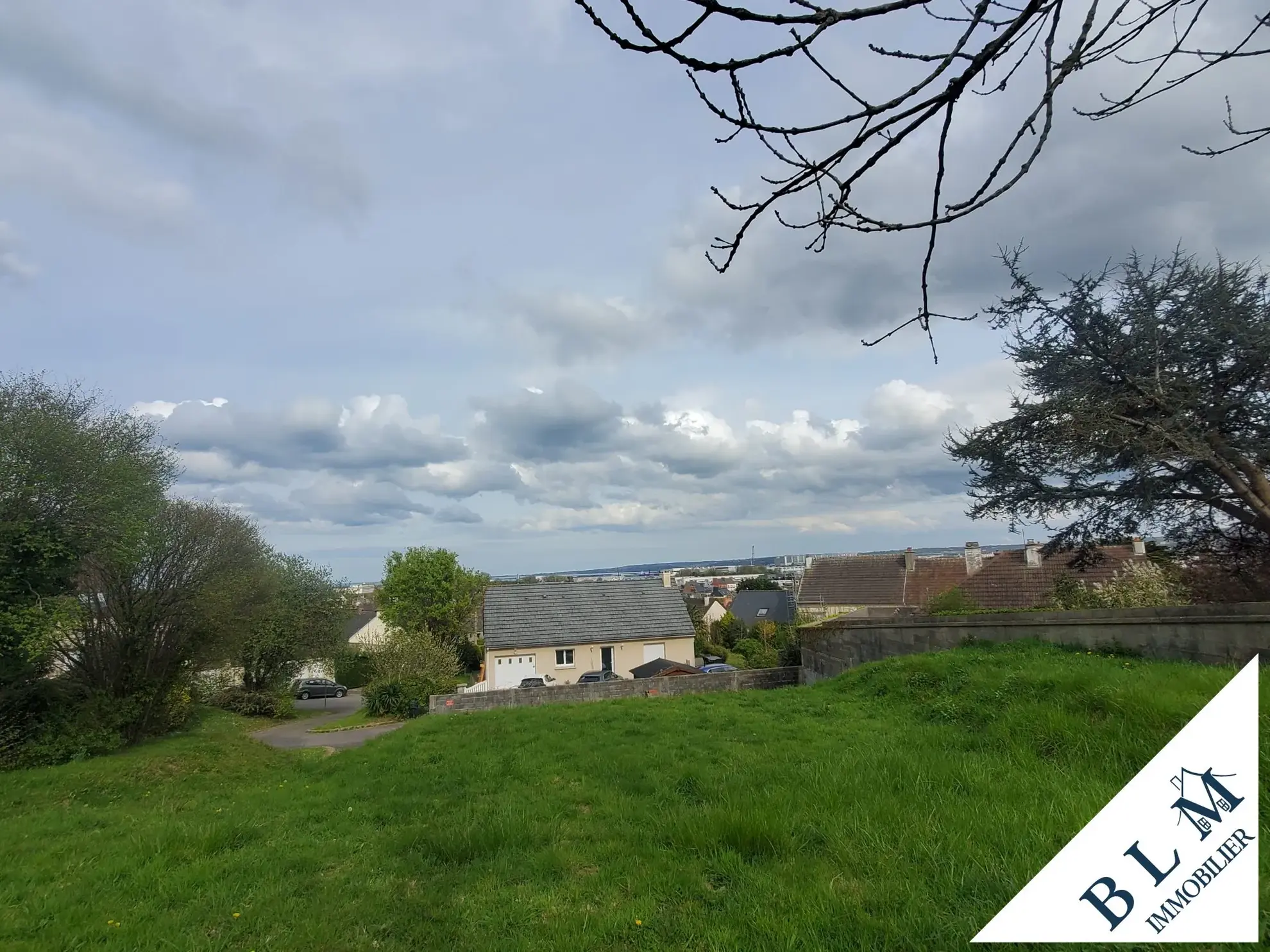 Terrain constructible de 739 m² à Equeurdreville-Hainneville 