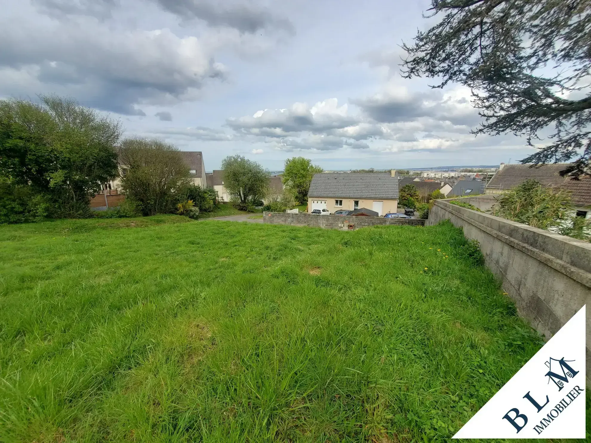 Terrain constructible de 739 m² à Equeurdreville-Hainneville 