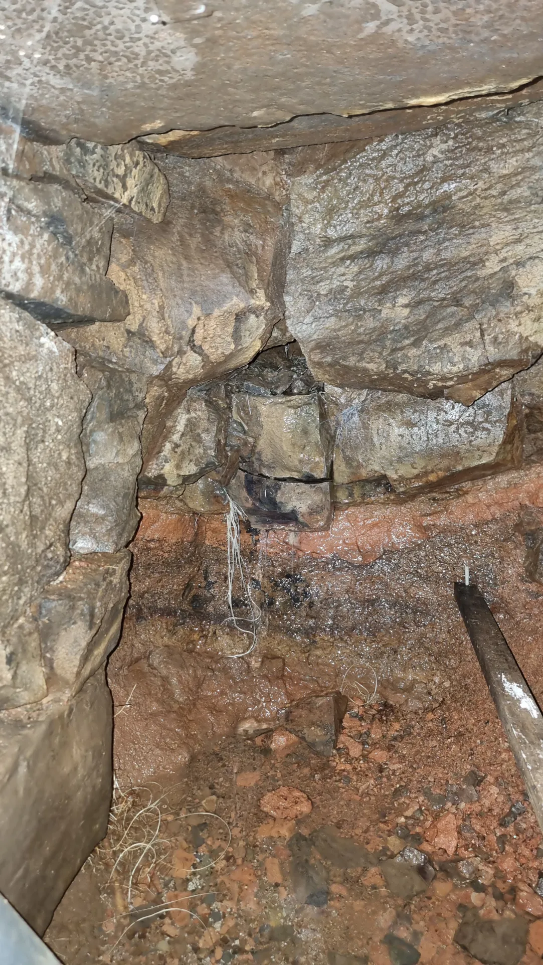 Ancienne ferme à rénover en Ardèche avec potentiel de 140 m² et 1 800 m² de terrain 