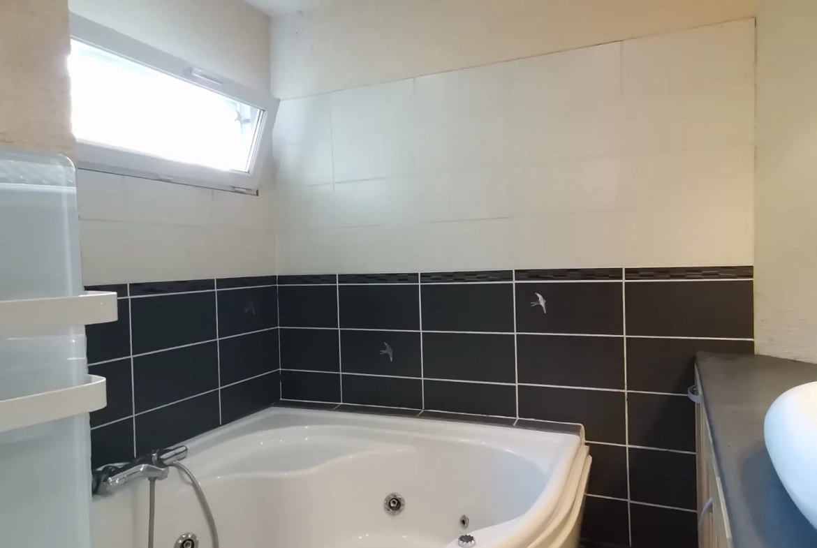 Maison de ville à vendre à Sainte-Mesme, 73 m² avec terrain de 423 m² 