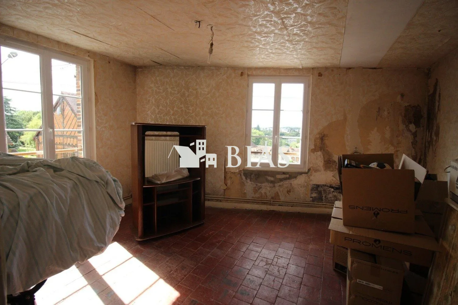 chambre premier étage Maison à rénover à Rugles — Opportunité d'investissement rare 