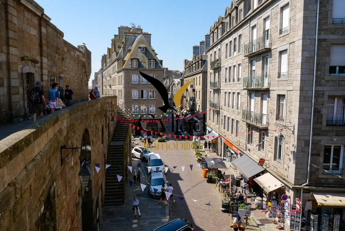 Local commercial à vendre à Saint-Malo Intra-Muros - Emplacement stratégique et visibilité assurée 