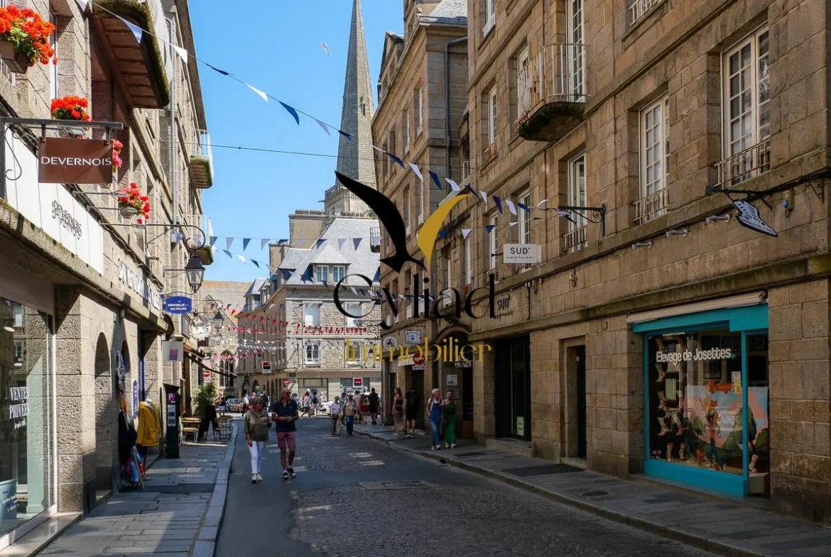 Local commercial à vendre à Saint-Malo Intra-Muros - Emplacement stratégique et visibilité assurée 