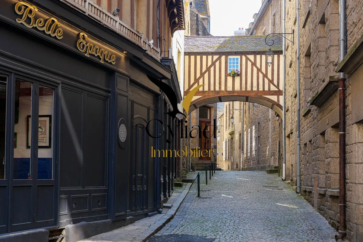 Local commercial à vendre à Saint-Malo Intra-Muros - Emplacement stratégique et visibilité assurée 