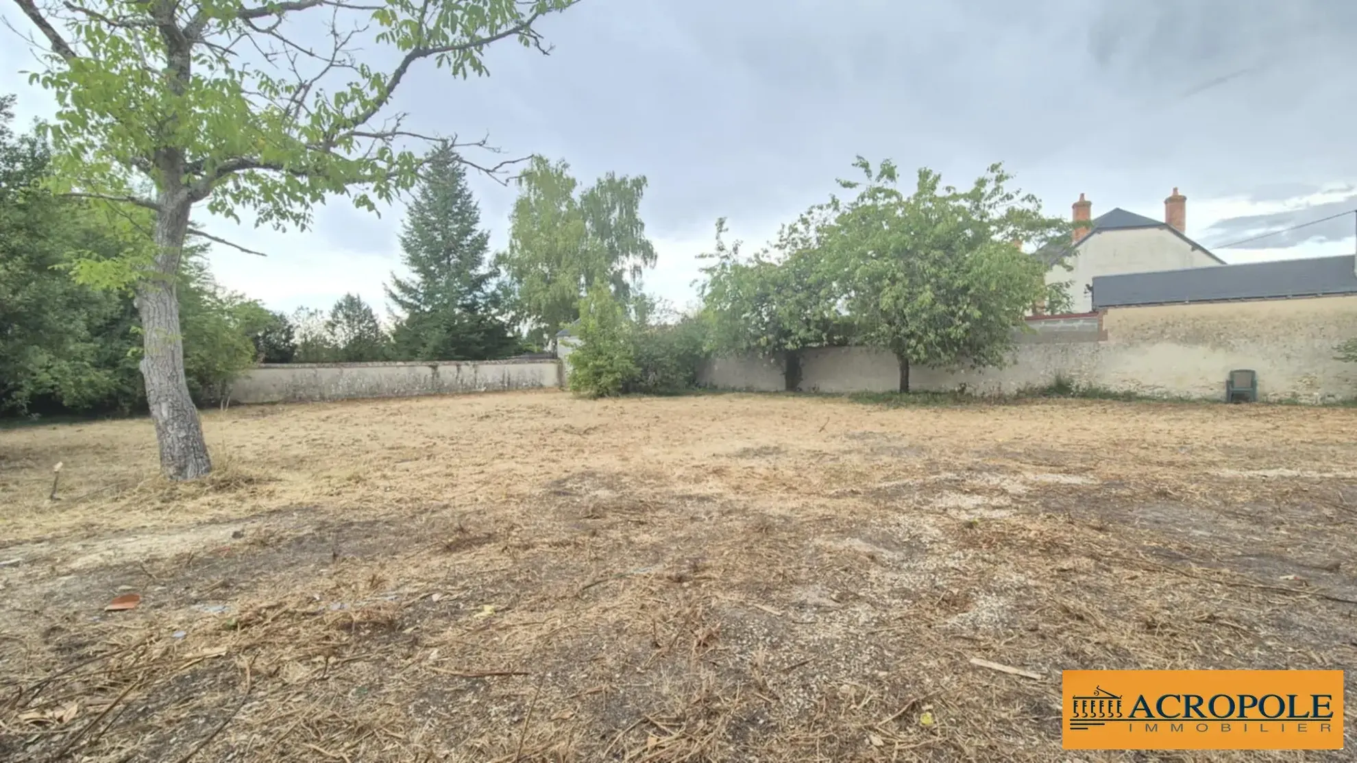 Fermette à rénover à Argent-sur-Sauldre avec potentiel et terrain arboré 
