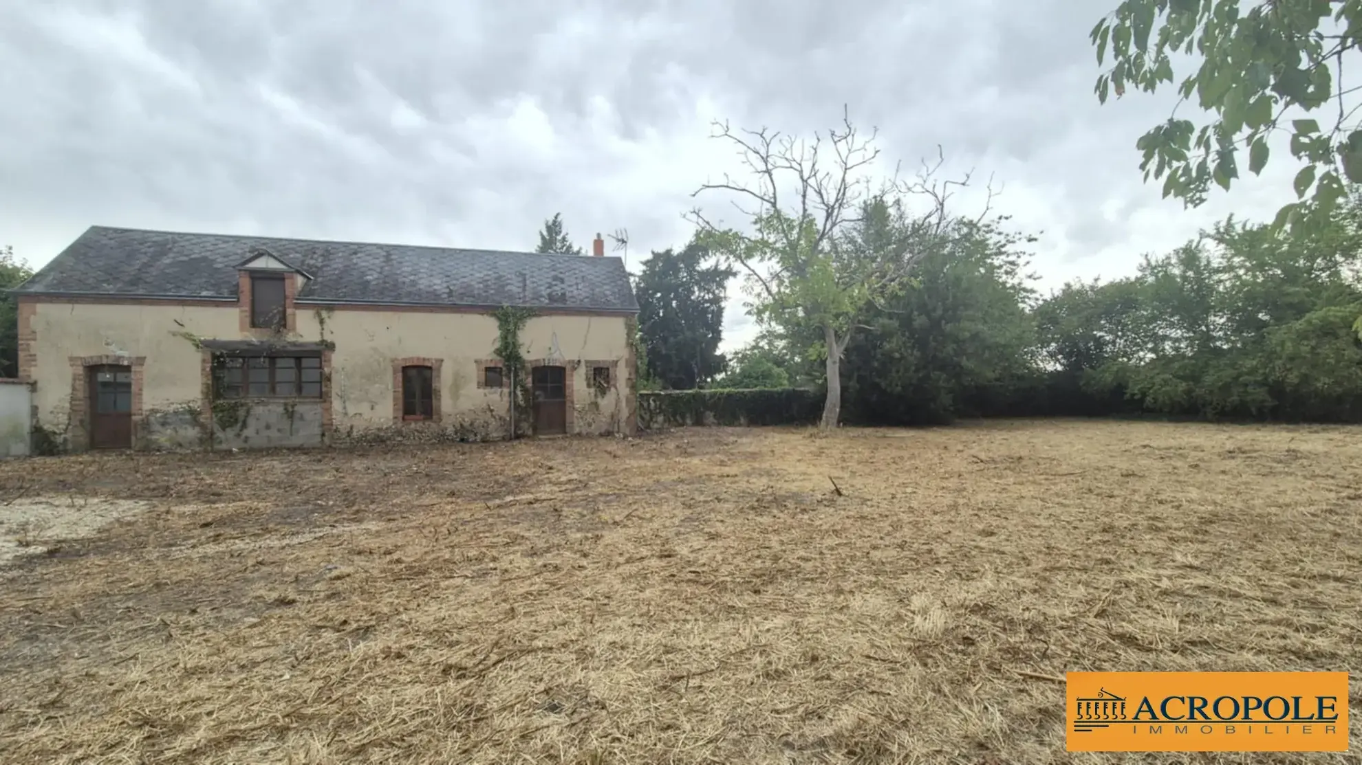 Fermette à rénover à Argent-sur-Sauldre avec potentiel et terrain arboré 